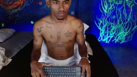 Snapshot of josua_smith chatting on 12/01/25, 12:48 Josua online show from 12/01/25, 12:48