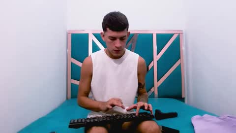 josue_linares online show from 09/18/25, 07:38
