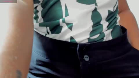 sofiaparker8 online show from 11/18/25, 08:57