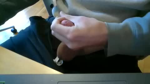 Snapshot of jpguy1989 chatting on 12/21/24, 06:34 jpguy1989 online show from 12/21/24, 06:34