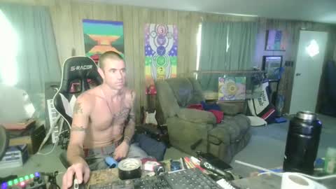 jrizzle1111 online show from 10/10/25, 01:32