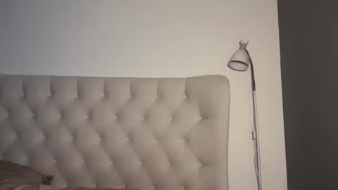 Snapshot of js_girls chatting on 10/28/25, 06:32 Jennie and Sophia online show from 10/28/25, 06:32