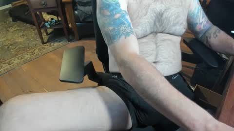 Snapshot of jsimon04 chatting on 12/29/24, 03:57 jsimon04 online show from 12/29/24, 03:57