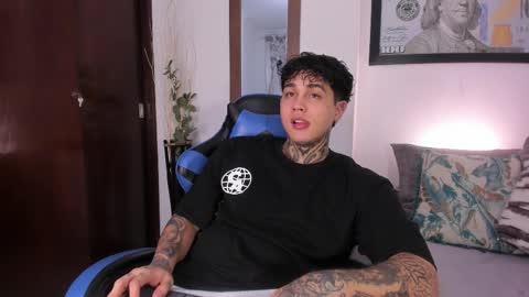 juan_alvarez18 online show from 11/11/25, 04:23