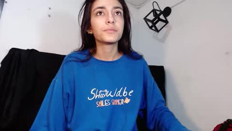 Snapshot of juan_and_luciana chatting on 11/19/25, 12:05 online show from 11/19/25, 12:05