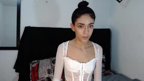 Snapshot of juan_and_luciana chatting on 11/28/25, 11:57 online show from 11/28/25, 11:57