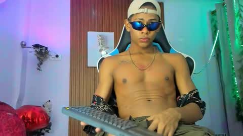 juan_contreras7 online show from 09/18/25, 11:34