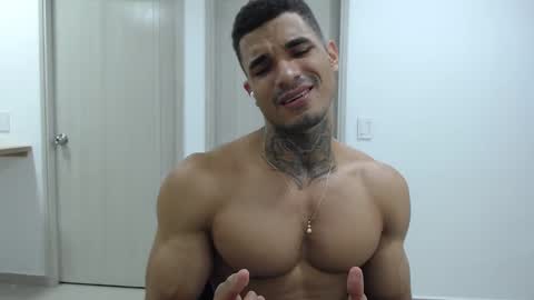 juan_gomez_1 online show from 12/24/24, 10:49
