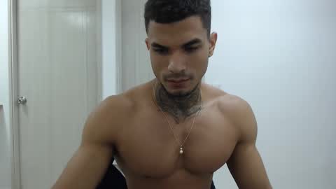 juan_gomez_1 online show from 12/28/24, 11:41