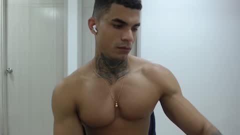 juan_gomez_1 online show from 01/09/25, 03:44