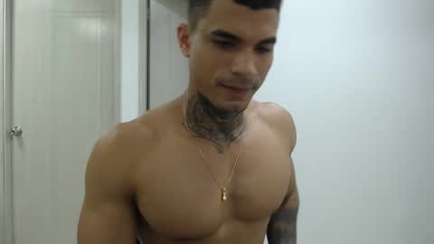 juan_gomez_1 online show from 01/10/25, 01:41