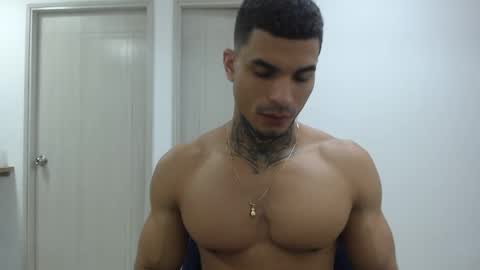 juan_gomez_1 online show from 01/14/25, 09:41