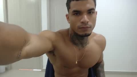 juan_gomez_1 online show from 02/04/25, 01:16
