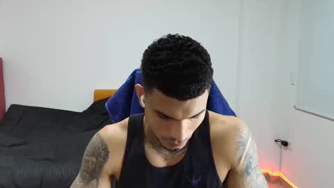 juan_gomez_1 online show from 11/19/25, 12:21