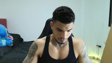 juan_gomez_1 online show from 12/04/25, 12:31