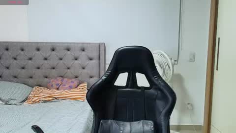 juan_gomez_1 online show from 06/22/26, 05:04