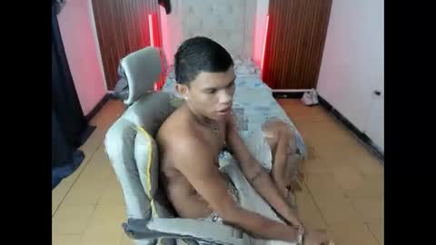 Snapshot of juan_mhata chatting on 04/12/26, 01:32 Juan Mhata online show from 04/12/26, 01:32