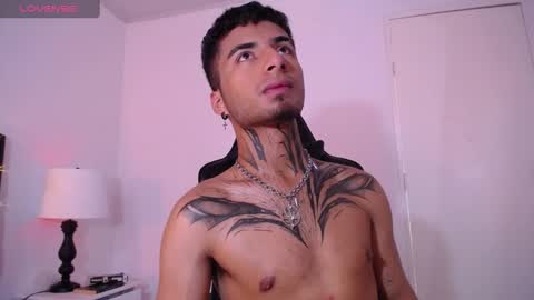 juancamilo66_ online show from 02/01/25, 06:51