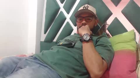 juanfe_style online show from 09/20/25, 08:32