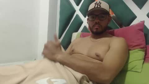 juanfe_style online show from 10/08/25, 02:42