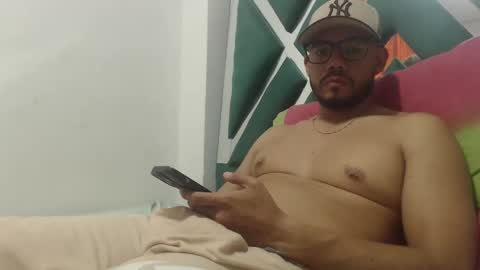 juanfe_style online show from 10/10/25, 12:42