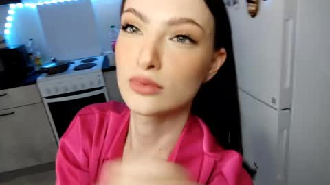 Snapshot of juanitacalcano chatting on 05/16/26, 07:27 Veronika online show from 05/16/26, 07:27