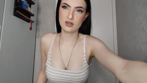 Snapshot of juanitacalcano chatting on 05/23/26, 06:18 Veronika online show from 05/23/26, 06:18