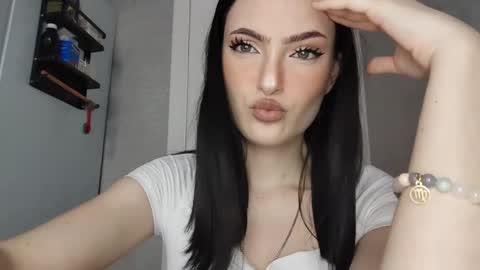 Snapshot of juanitacalcano chatting on 05/24/26, 06:07 Veronika online show from 05/24/26, 06:07