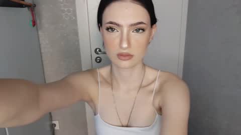 Snapshot of juanitacalcano chatting on 05/25/26, 06:19 Veronika online show from 05/25/26, 06:19