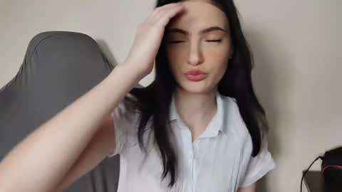 Snapshot of juanitacalcano chatting on 05/31/26, 01:07 Veronika online show from 05/31/26, 01:07