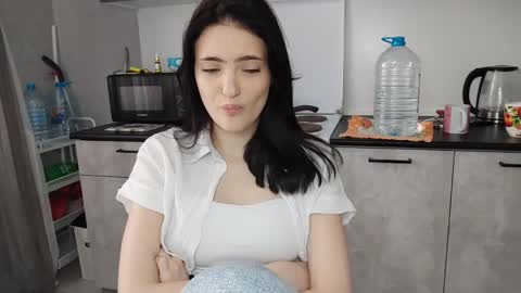 Snapshot of juanitacalcano chatting on 06/04/26, 07:36 Veronika online show from 06/04/26, 07:36