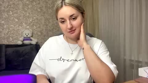 Snapshot of judevalenti chatting on 10/14/25, 06:20 JudeValenti online show from 10/14/25, 06:20