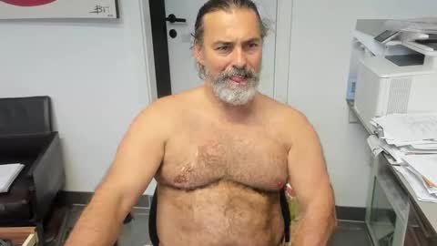 Snapshot of juergenkru chatting on 11/19/25, 04:07 Giovanni50pro online show from 11/19/25, 04:07