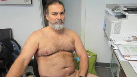 Snapshot of juergenkru chatting on 11/25/25, 12:05 Giovanni50pro online show from 11/25/25, 12:05