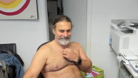 Snapshot of juergenkru chatting on 11/27/25, 03:03 Giovanni50pro online show from 11/27/25, 03:03