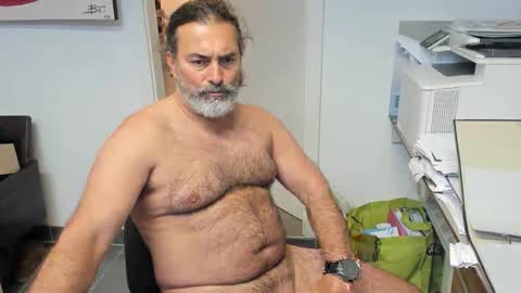 Snapshot of juergenkru chatting on 11/29/25, 02:20 Giovanni50pro online show from 11/29/25, 02:20