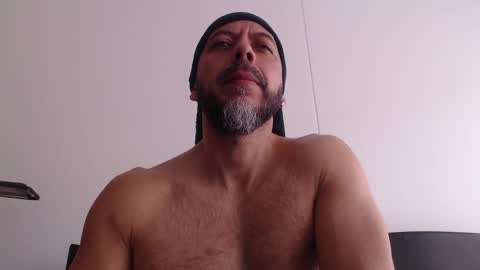 Snapshot of juguetes chatting on 02/19/26, 06:26 Juan Alcal online show from 02/19/26, 06:26