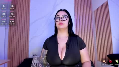 Snapshot of juicy_led_ chatting on 10/21/25, 11:11 Juicy online show from 10/21/25, 11:11