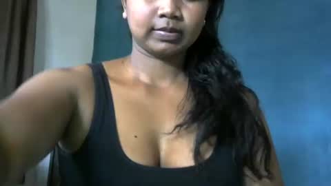 Snapshot of juicy_pretty chatting on 09/13/25, 10:37 stellah online show from 09/13/25, 10:37
