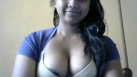 Snapshot of juicy_pretty chatting on 09/18/25, 08:05 stellah online show from 09/18/25, 08:05