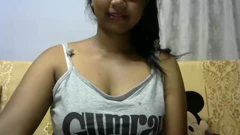 Snapshot of juicy_pretty chatting on 11/08/25, 01:39 stellah online show from 11/08/25, 01:39