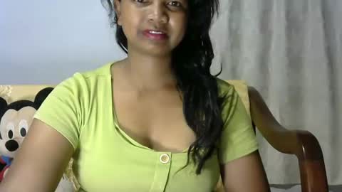 Snapshot of juicy_pretty chatting on 11/12/25, 02:12 stellah online show from 11/12/25, 02:12