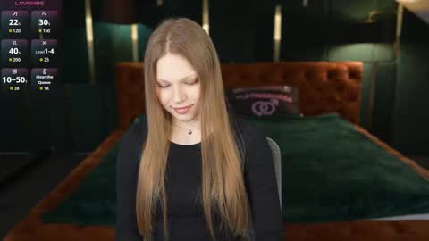 Snapshot of juicy_secrets_054 chatting on 03/11/26, 11:38 Elza online show from 03/11/26, 11:38