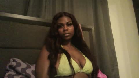 Snapshot of juicyexotic chatting on 11/22/25, 01:43 JuicyExotic online show from 11/22/25, 01:43