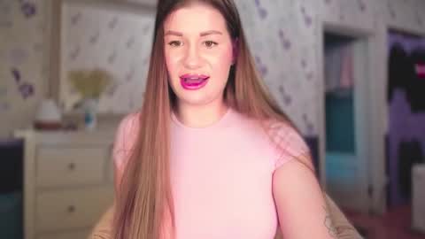 Snapshot of juicyhelenx chatting on 09/25/25, 03:27 Elena online show from 09/25/25, 03:27