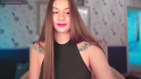 Snapshot of juicyhelenx chatting on 09/26/25, 01:15 Elena online show from 09/26/25, 01:15