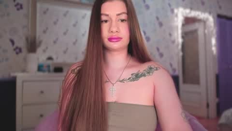 Snapshot of juicyhelenx chatting on 10/16/25, 02:40 Elena online show from 10/16/25, 02:40