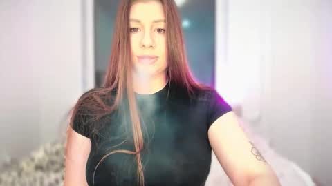 Snapshot of juicyhelenx chatting on 11/16/25, 03:06 Elena online show from 11/16/25, 03:06