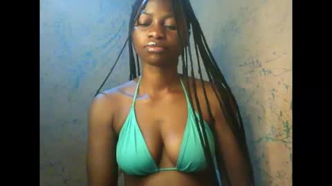 Snapshot of juicypiexx chatting on 10/12/25, 02:43 juicypiexx online show from 10/12/25, 02:43