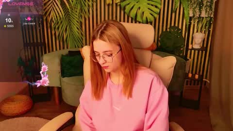 Snapshot of juicypussyclub chatting on 11/30/25, 08:18 Ameli Stella Vi Evie Jessica online show from 11/30/25, 08:18